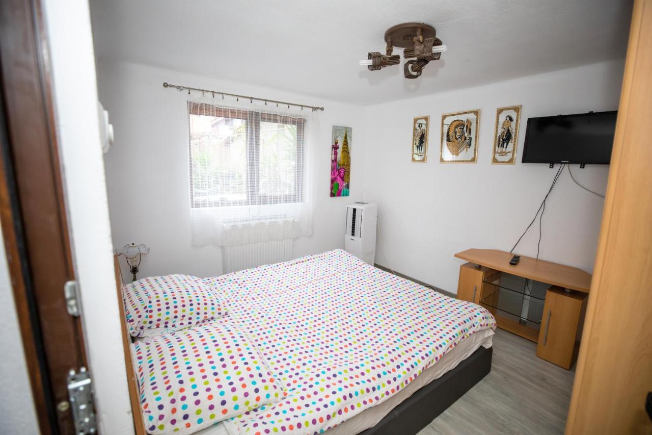 Arad Apartment - Airport Area Bagian luar foto