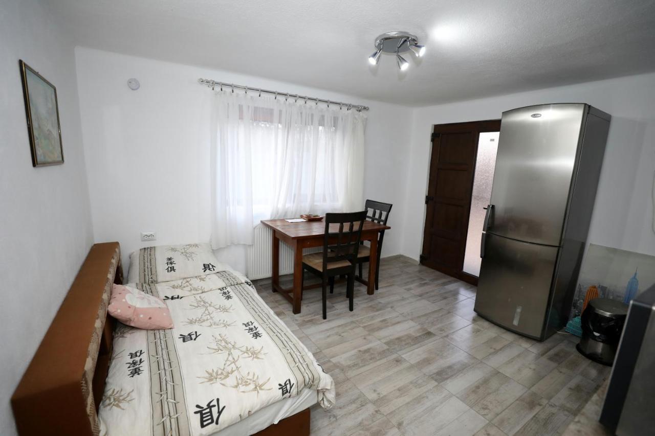 Arad Apartment - Airport Area Bagian luar foto
