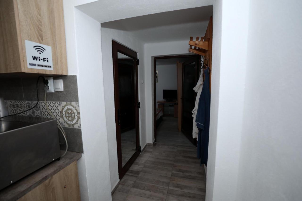 Arad Apartment - Airport Area Bagian luar foto